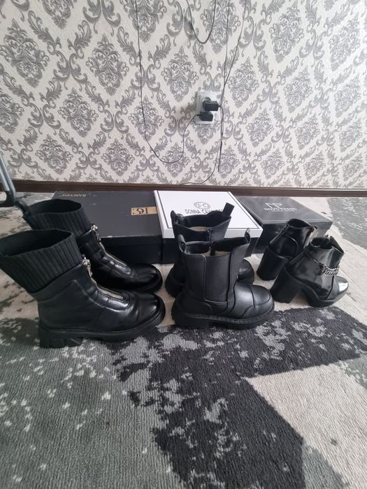 Обувь две зимние,одни весна осень