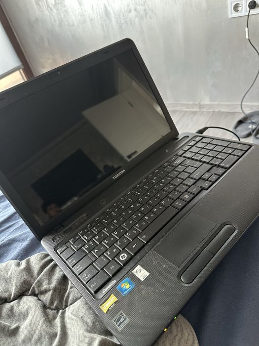 Лаптоп Toshiba.