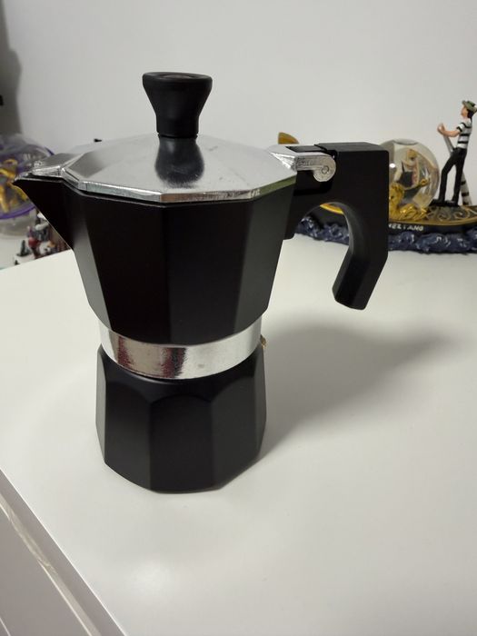 Cafetiera  noua cadou o punga cafea