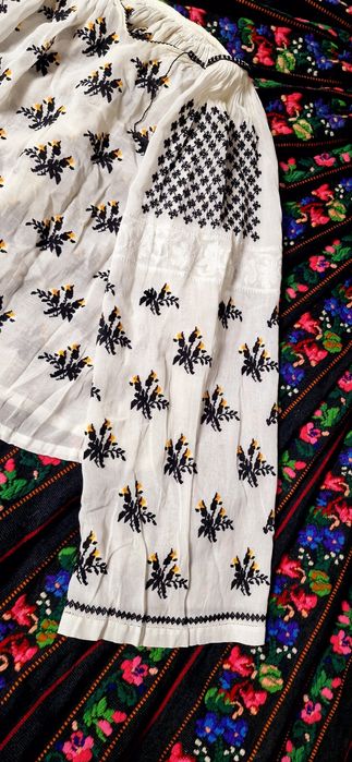 Ie pe batist  autentic