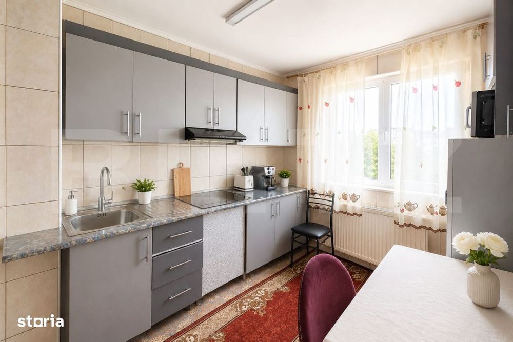 Apartament 3 camere, 2 dormitoare, etaj intermediar cu lift, Bl Indepe — fotografia 3