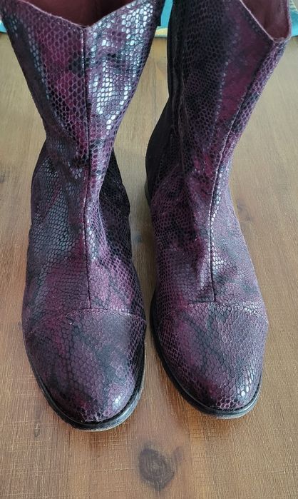 Ghete piele mov Italia