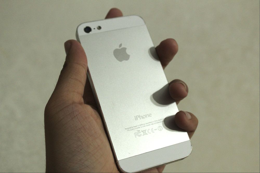 iPhone 5 16gb – оригинал, полностью рабочий.