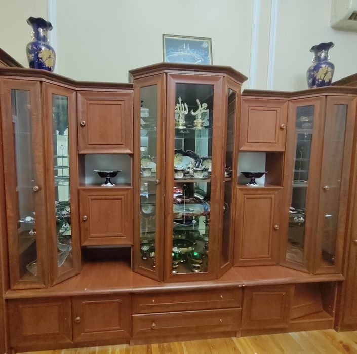 Mebel stenka sotiladi