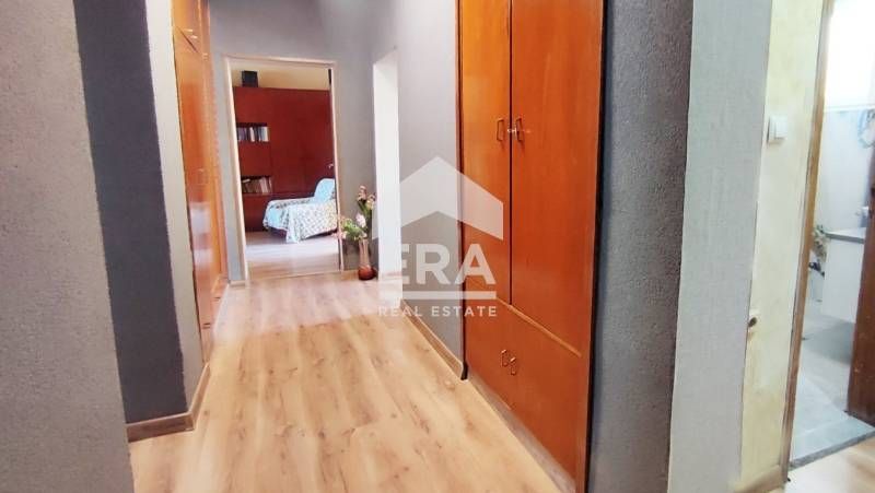 Тристаен апартамент в централната част на гр. Сандански