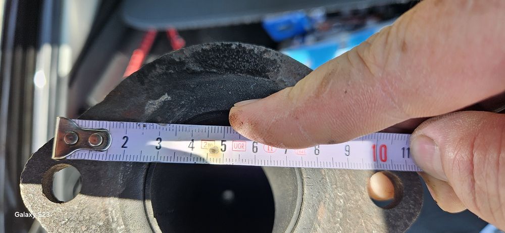 Toba intermediară eșapament