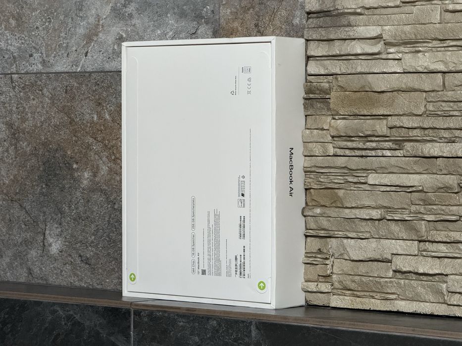 Macbook Air 13-inch M4 16/256GB Midnight/ Nou, Sigilat