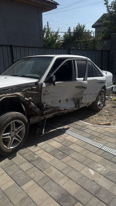 Mercedes 124 e300 на разбор