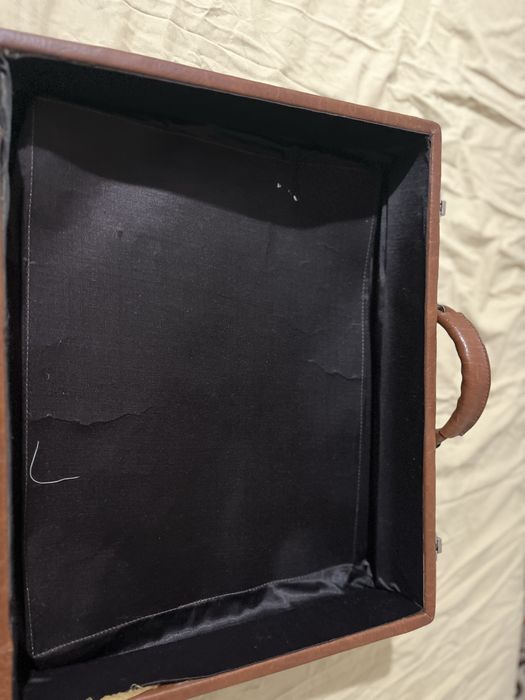 Ретро куфар за патуване от 1973 г в почти перфектно състояние