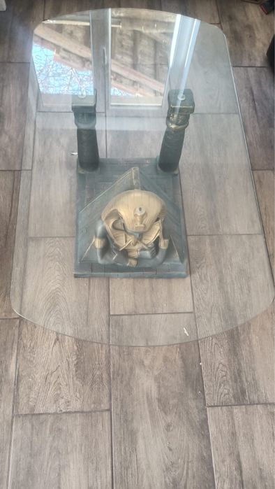 Masa de sticla model egiptean