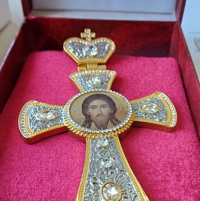 Cruce pectorala aurie si argintie