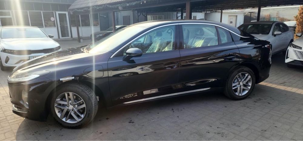 В продаже Honqi e-qm5 (510 km)