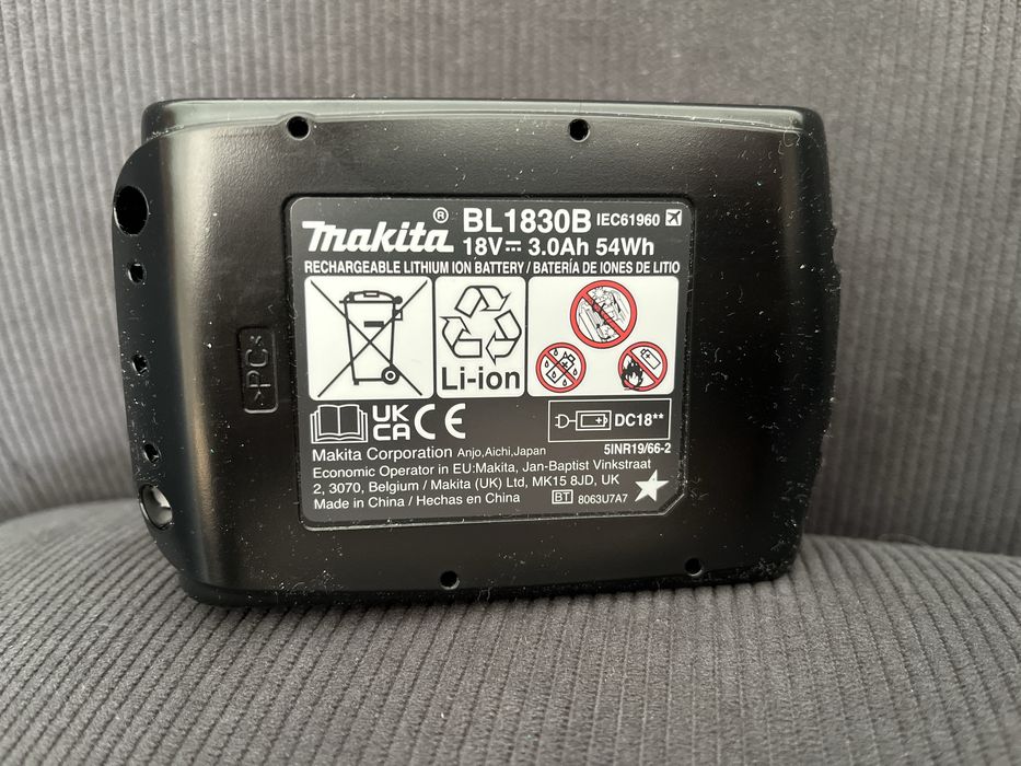 Suflanta(Praf/Frunze) cu doua tuburi&Aculatoriginale-Makita, Noi.