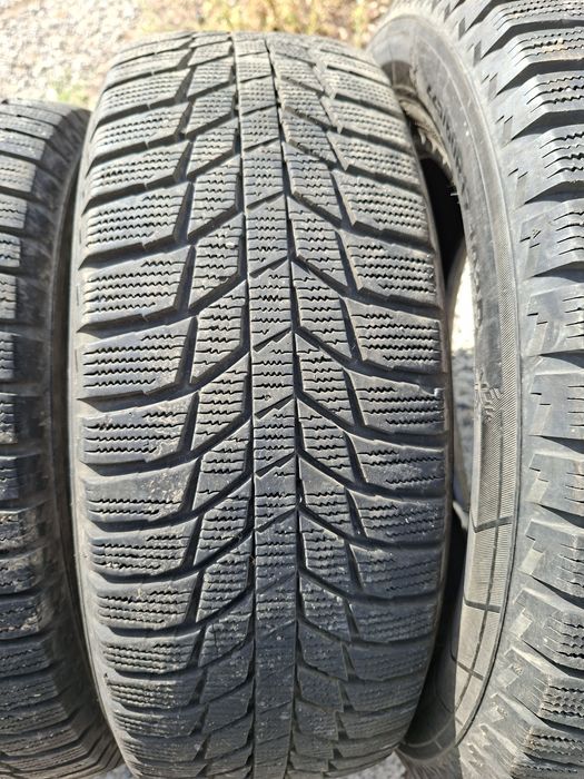 Продам шины 225/60/17 трианжел