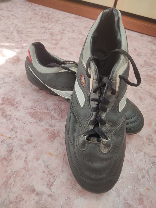 Бутсы футбольные