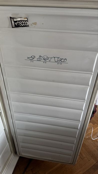 Голям вертикален фризер с чекмеджета и рафтове Snaigé