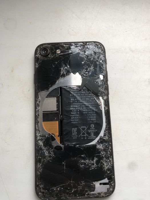 Продам Iphone SE 2