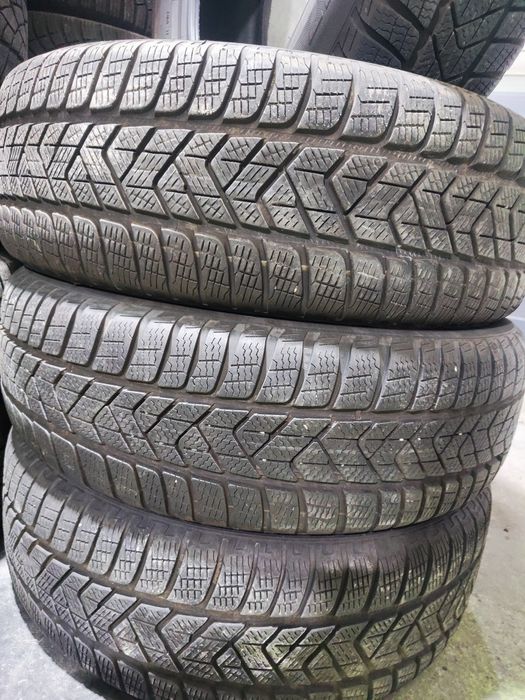 4  бр зимни 215/65/17 Pirelli 24г