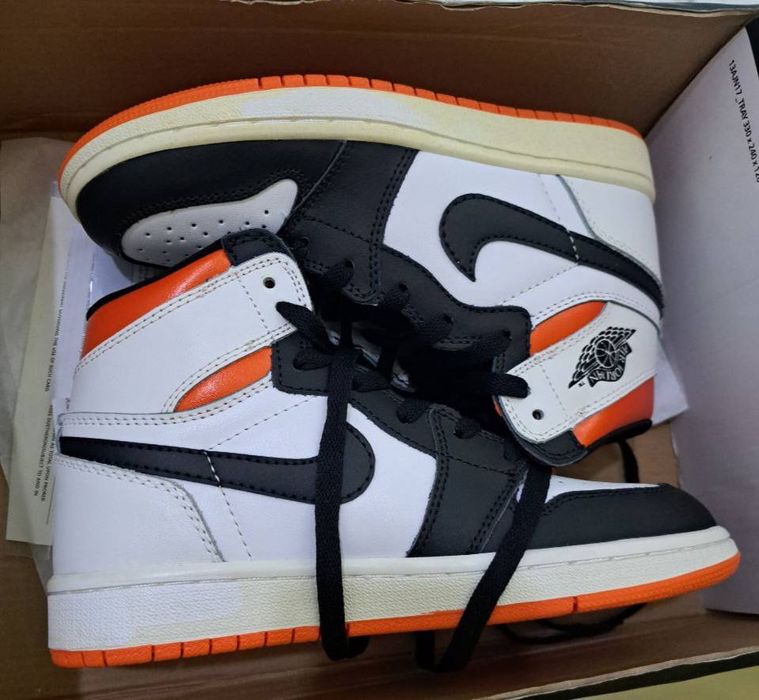 Nike Air Jordan 1 Mid Black Orange
