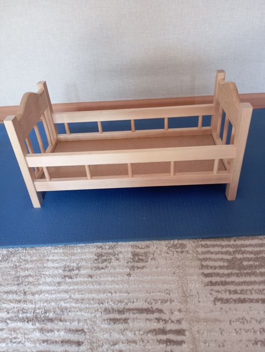 Игрушечная кроватка