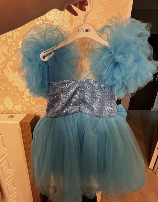 Продам детское платье 4-5