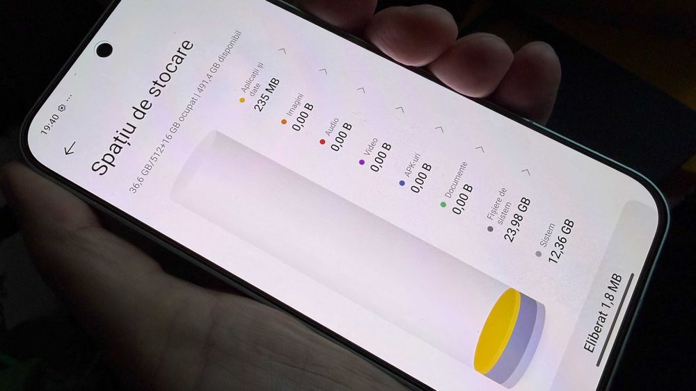 Vând telefon Xiaomi Poco F8 Pro 512GB, ca nou - cutie completă + husă