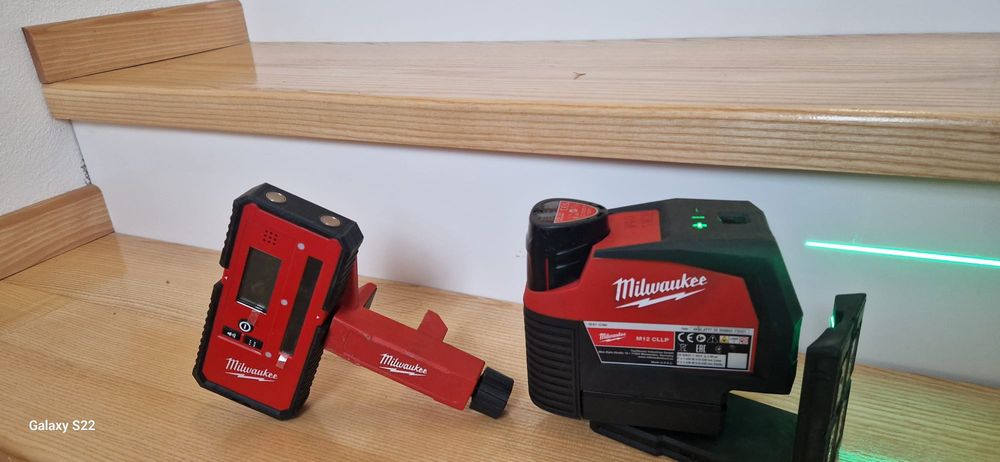 Milwaukee nivela cu linii -punct