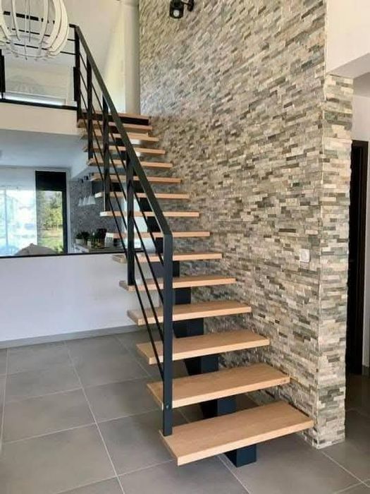 Realizăm la comandă: Scări pe un vang central