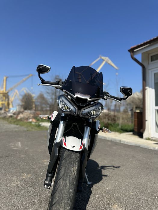 Triumph Street Triple S 660 A2 intretinuta istoric ,revizii la reprezentanță,carte service