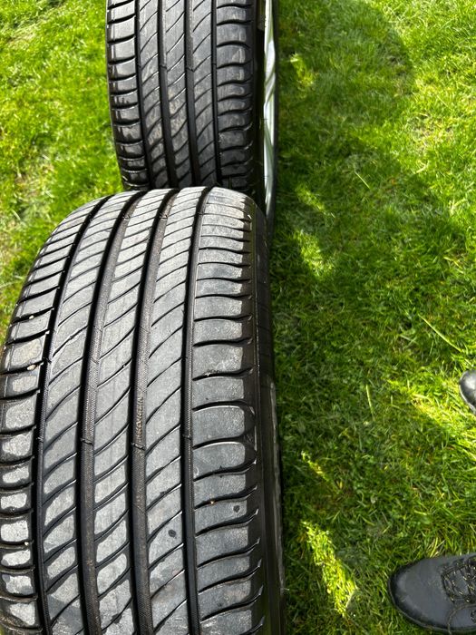 Michelin 225-55 R17 13/24г. Карани са около 5000 км. сезон лято !