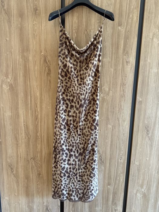 Яке тъно синьо на точки