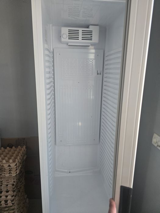 Artel vitrina xaladelnik