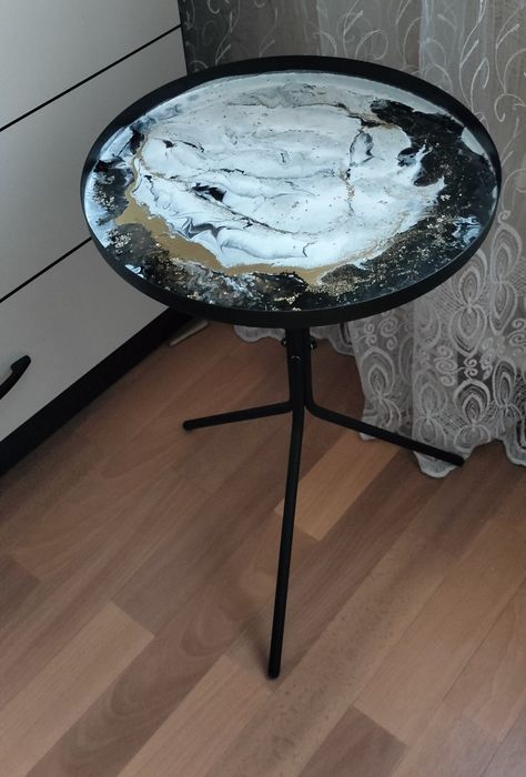 Продам столик журнальный