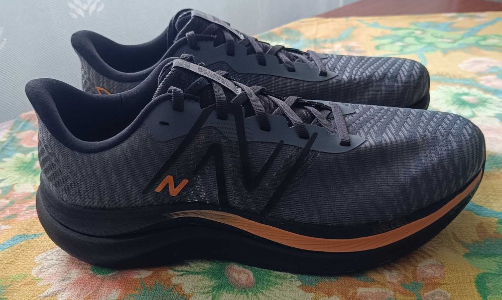 Маратонки NEW BALANCE FuelCell Propel v4 и Evoz v3. Размер 44и43. Нови