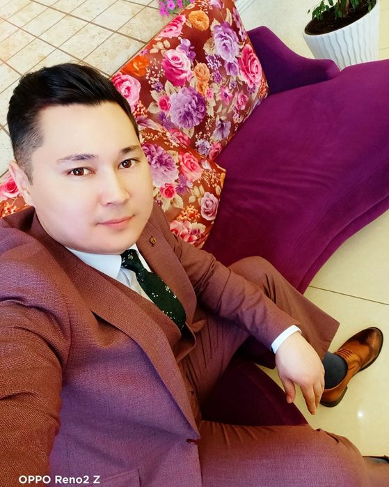 Тамада, Әнші, Домбырашы.