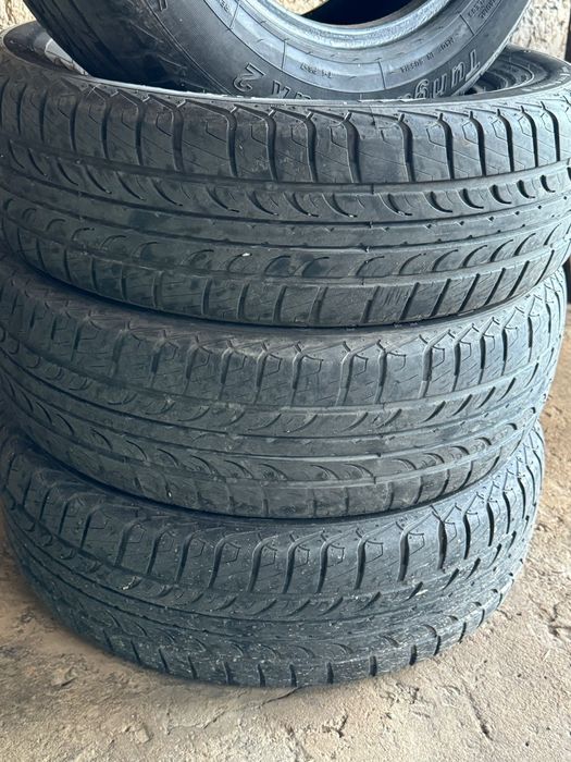 Шины R15 отличном состоянии