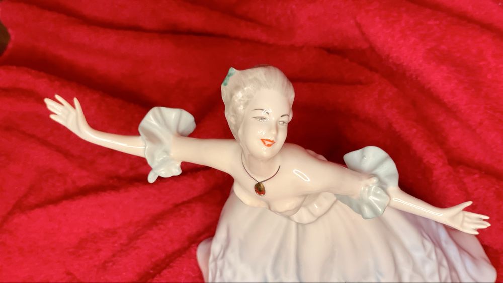 Statueta din portelan fin 25 cm Nou!