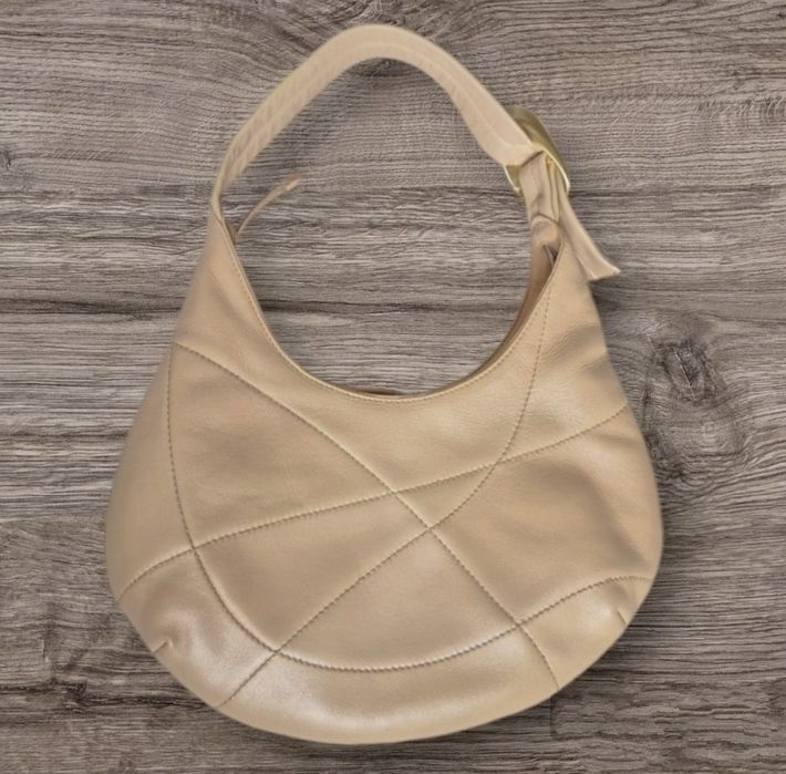 Geanta Max Mara.