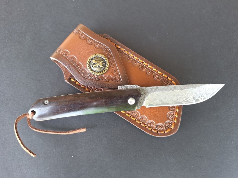 Сгъваем нож от дамаска стомана VG-10 с кожен калъф