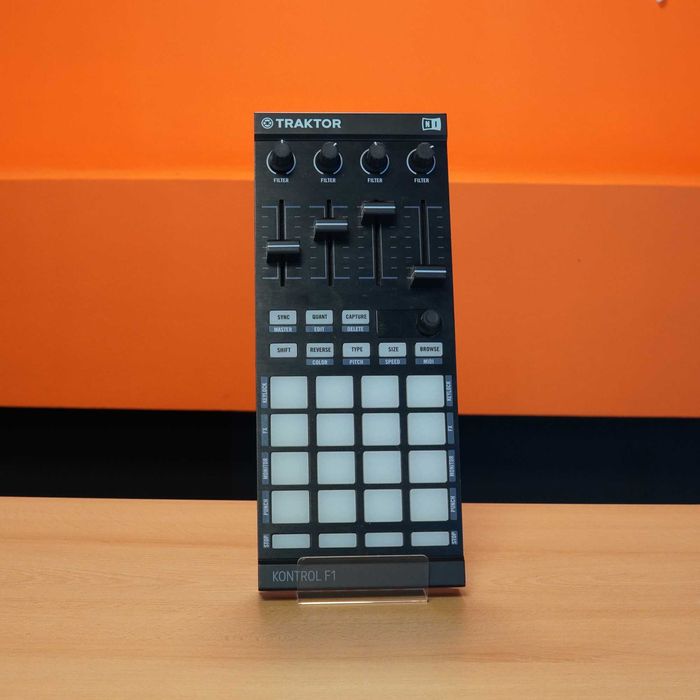 Native Instruments Traktor Kontrol F1