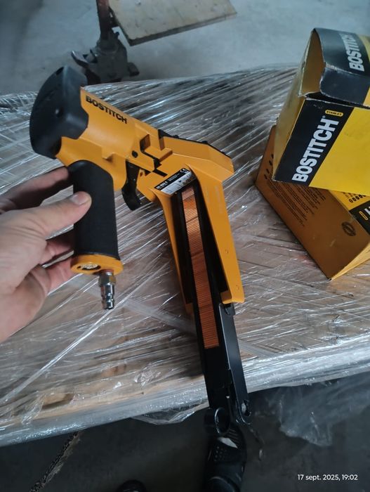 Pistol  pneumatic cu capse