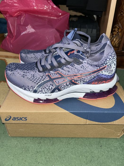 Продам новые кроссовки asics оригинал