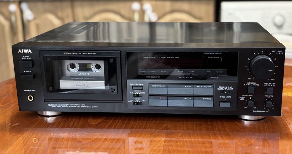 Продавам касетен дек  Aiwa AD-F880