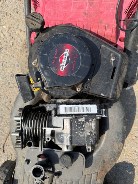 Продавам бензинова косачка Briggs & Stratton – за части или ремонт