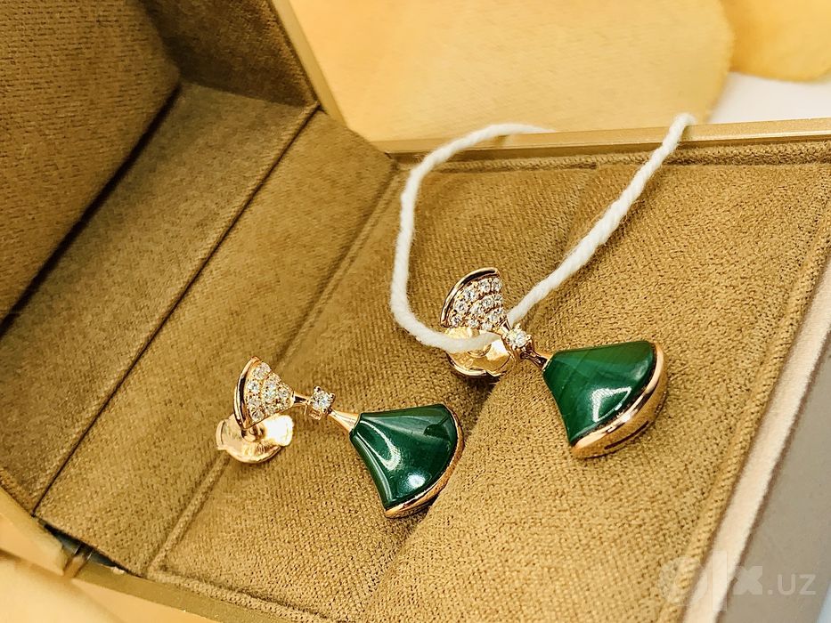 Современные золотые серьги Bvlgari