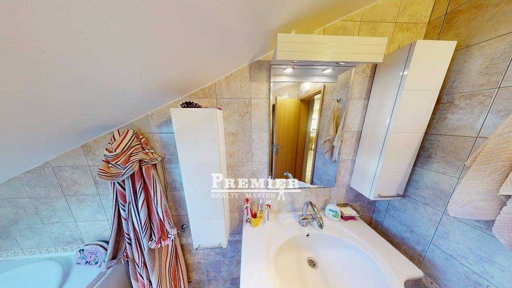 Продава се Къща в к.к. Слънчев бряг - 340 кв.м за 1343 €/кв.м - Снимка #19