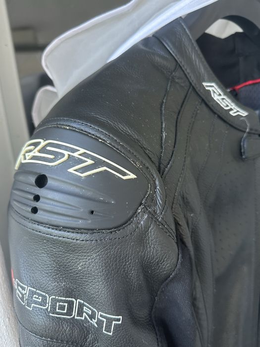 Екип Rst R-sport
