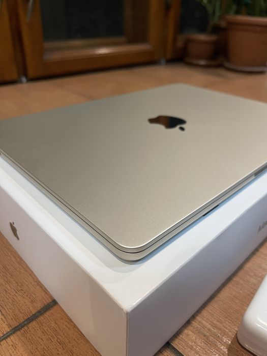 MacBook Air with Apple M3 13-inch 512G