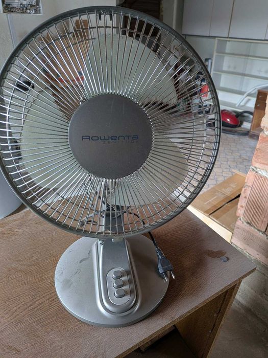 Настолен вентилатор Ровента.