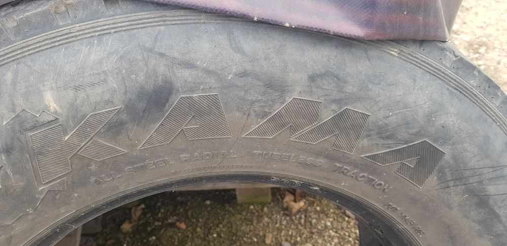 Vand cauciucuri camion motrice si directie 285/70/19.5